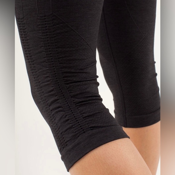 Lululemon In The Flow Crop (1 of 3)
Black - Picture 3 of 9